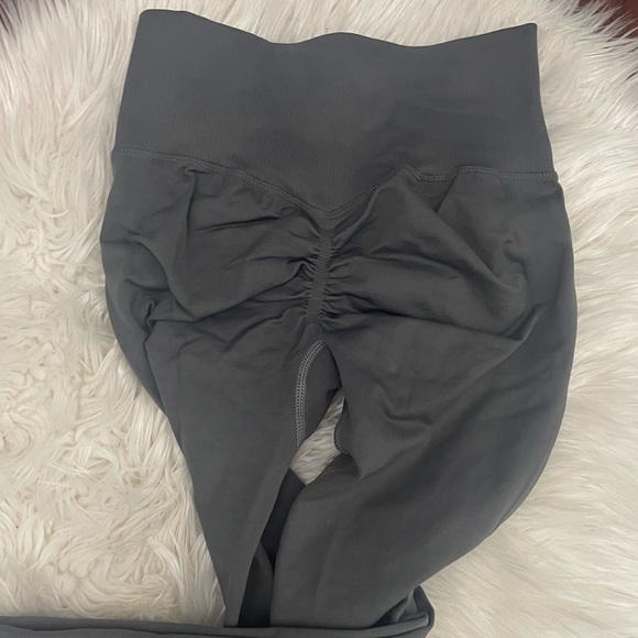 Butt Shaped High Waisted Leggings 🏋️ - Picture 6 of 6